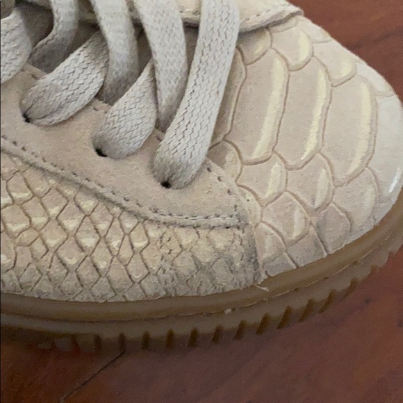 Puma Beige Snake Skin shimmer Gym Shoe - Picture 11 of 11